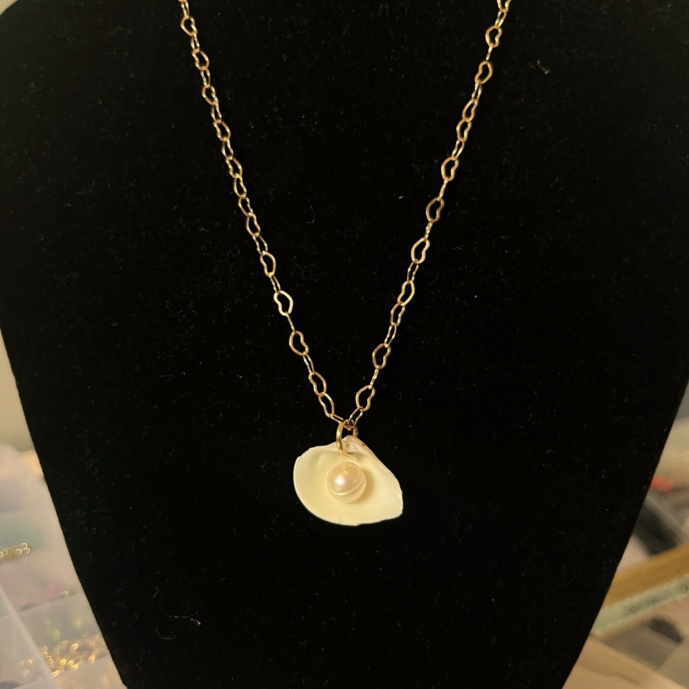 Pearl in seashell necklace! 🐚 handmade with love. Genuine freshwater pearl